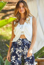 White Sleeveless Shired Front Crop Tops 1/17/24 7868