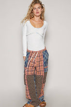 POL Wide leg elastic waist contrast plaid cargo pockets pants: BRICK MULTI