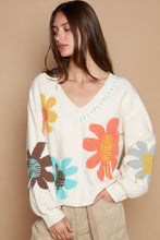 Oversize floral pattern print v-neck pullover sweater: Ivory