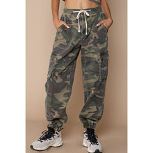 Pocket detailed Camo POL Jogger: Olive Camo