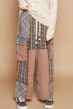 POL Wide leg elastic waist contrast plaid cargo pockets pants: BRICK MULTI