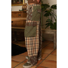 POL Wide leg elastic waist contrast plaid cargo pockets pants: BRICK MULTI