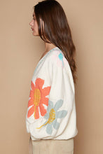 Oversize floral pattern print v-neck pullover sweater: Ivory