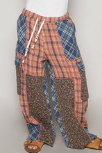 POL Wide leg elastic waist contrast plaid cargo pockets pants: BRICK MULTI