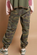 Pocket detailed Camo POL Jogger: Olive Camo