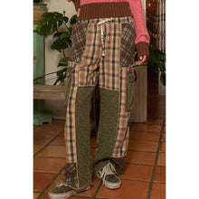 POL Wide leg elastic waist contrast plaid cargo pockets pants: BRICK MULTI