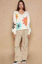 Oversize floral pattern print v-neck pullover sweater: Ivory