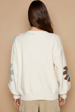 Oversize floral pattern print v-neck pullover sweater: Ivory