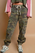 Pocket detailed Camo POL Jogger: Olive Camo