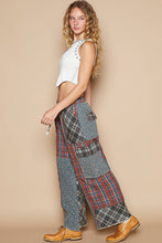 POL Wide leg elastic waist contrast plaid cargo pockets pants: BRICK MULTI