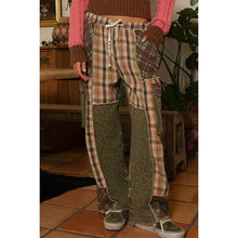 POL Wide leg elastic waist contrast plaid cargo pockets pants: BRICK MULTI