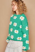 Oversize round neck daisy floral pattern sweater: Shamrock